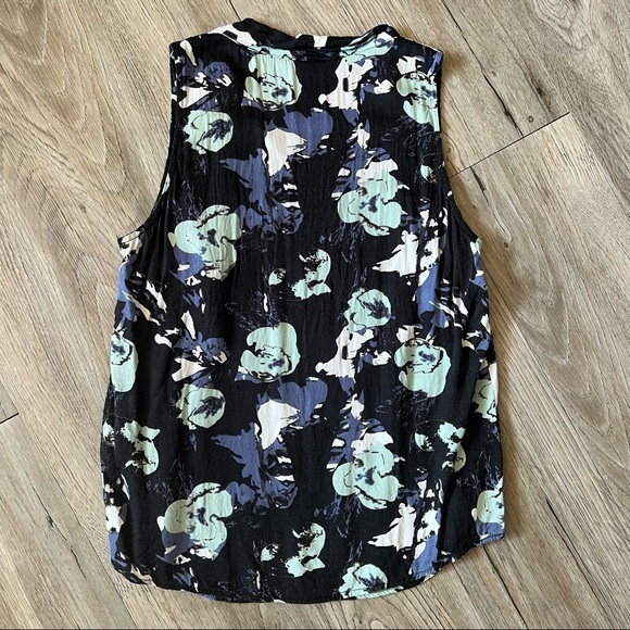 🔥SALE - Any 4 for $20. Minimum Sleeveless Top - Picture 4 of 4